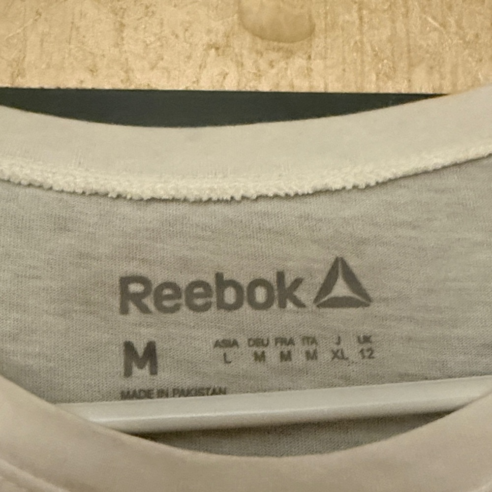 BNWT White Reebok long sleeve shirt - Picture 3 of 4